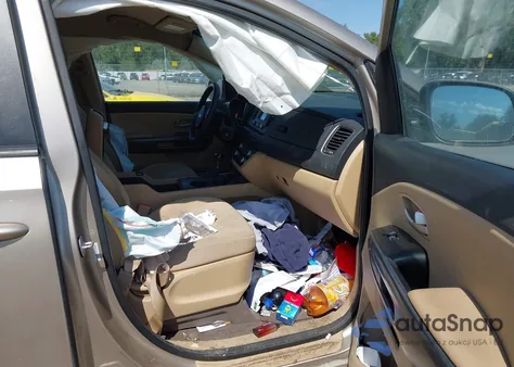 2015 Kia Sedona Lx из США, поврежденный, VIN KNDMB5C18F6032049